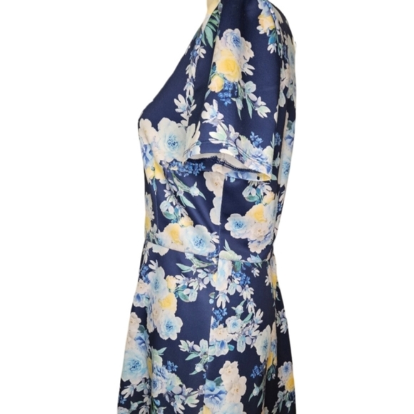 Forever New Floral Zip Up Dress - Picture 7 of 11
